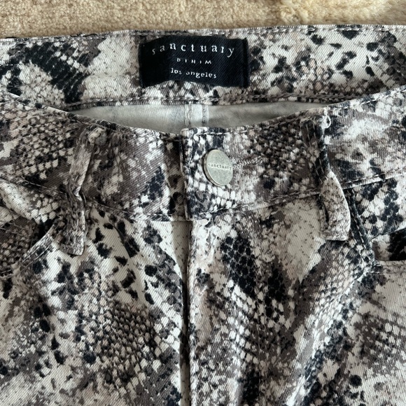 Brand: Sanctuary denim Size: 26 Style: Snake skin skinny jeans - Picture 4 of 5